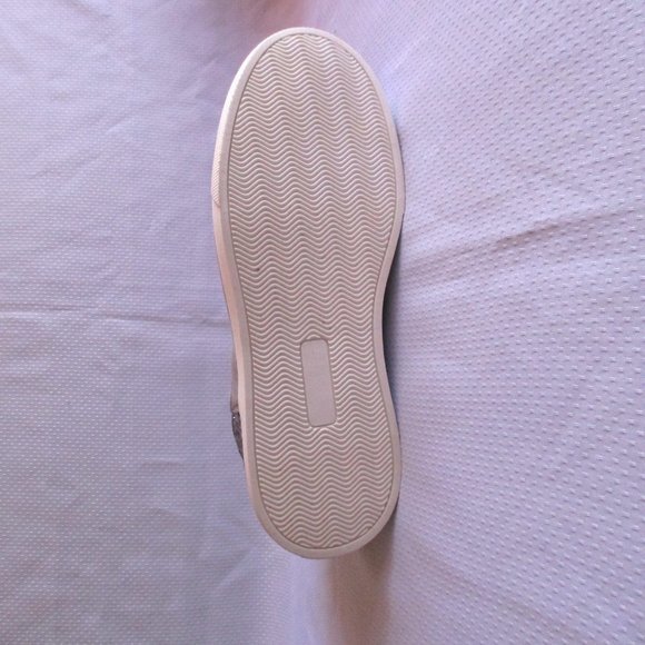 SO NOAH PEWTER SNEAKERS BIG GIRLS SIZE 5  - WOMENS 7 - Picture 10 of 15